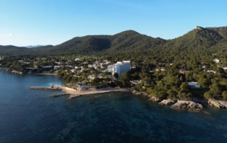 Das Hotel Hipotels Eurotel Punta Rotja mit der Drone fotografiert
